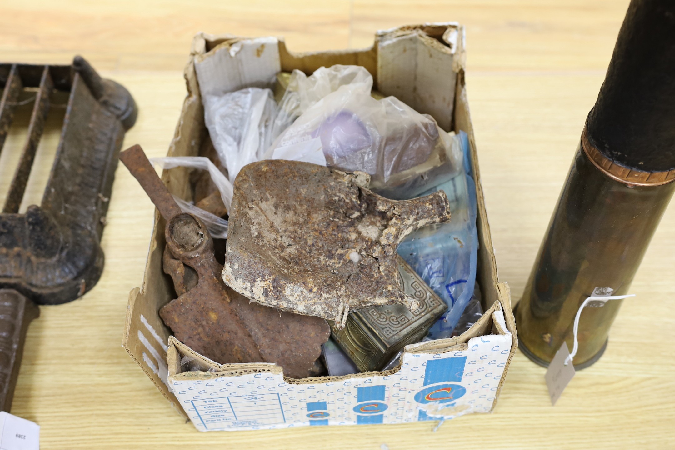 World War I memorabilia and relics and an artillery shell, 55 cms long